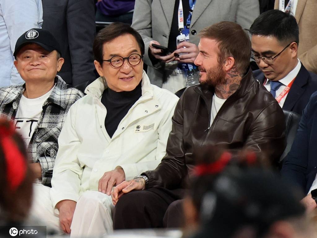 组图：成龙贝克汉姆助阵NBA中国赛 姚明马云亮相
        
    组图：成龙贝克汉姆助阵NBA中国赛 姚明马云亮相